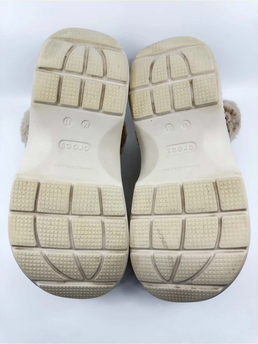 Crocs Stomp Lined Clogs color stucco, featuring a thick platform sole SZ 11